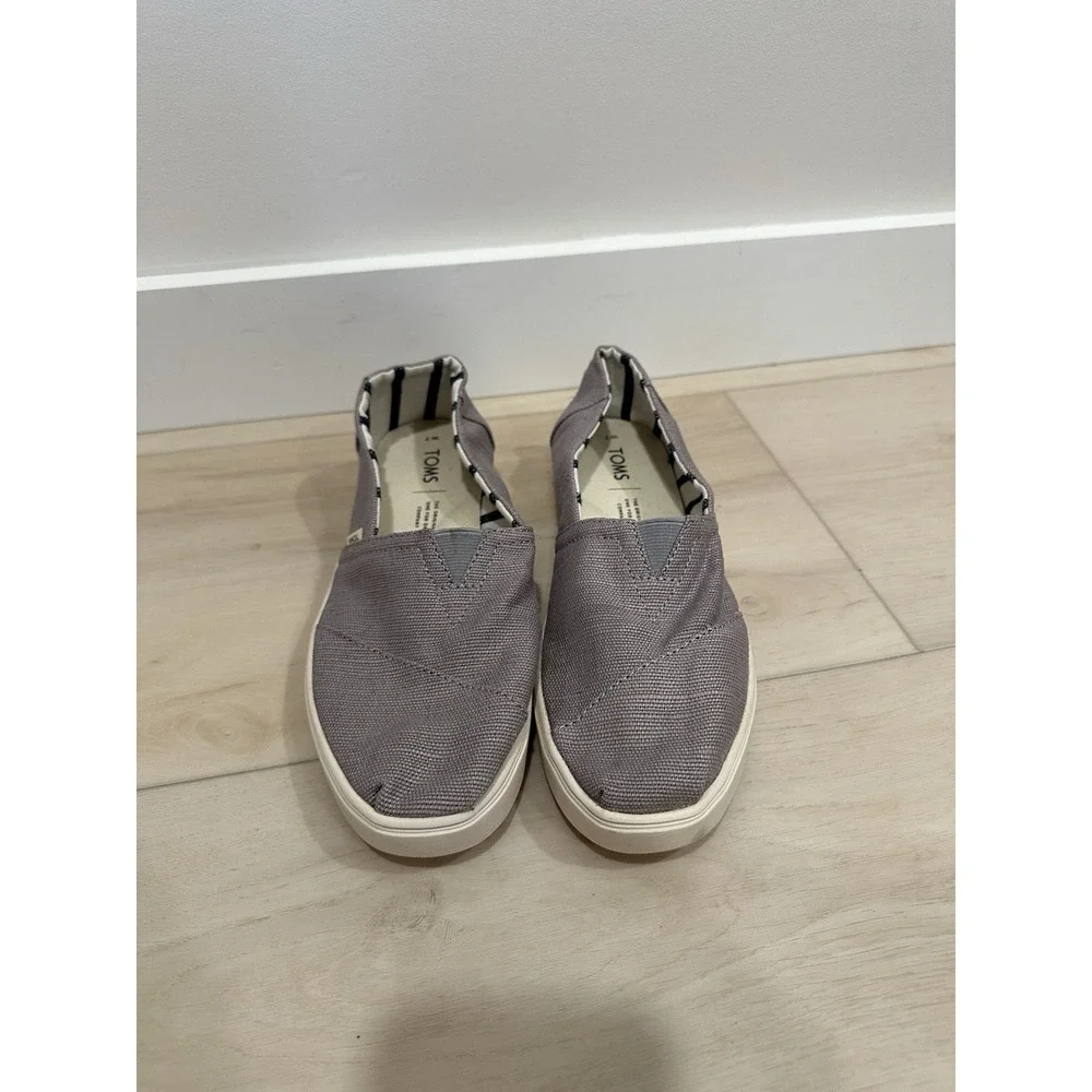 TOMS Women Gray Canvas Slip On Shoes Casual Comfort Size 7